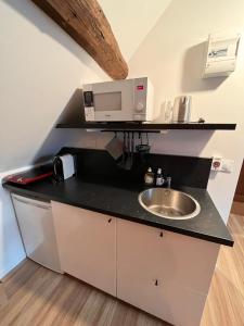 A cozinha ou cozinha compacta de Cozy loft in Normandy