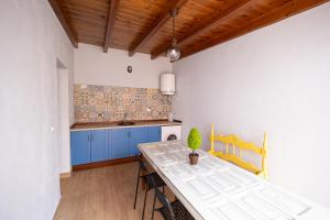 Kuchyň nebo kuchyňský kout v ubytování Loft La Cañada