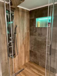 Fotografia z galérie ubytovania SIMONE LUXURY SUITE, Central Modern Apartment 82sqm with Terrace v destinácii Tripoli