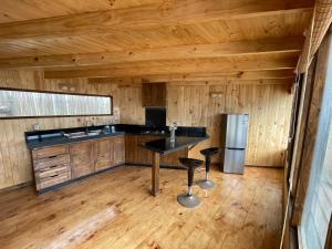 a kitchen with a table and a refrigerator at Casa al mare uno - Matanzas y Pupuya in Navidad