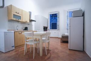 Кухня или мини-кухня в Le Dantesche Boutique Apartments
