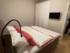 A bed or beds in a room at kleines Seeglück