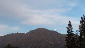 Una imagen general de la montaña o una montaña tomada desde la casa de vacaciones