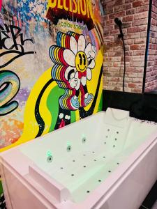 Fotografia z galérie ubytovania Capsule Street Art - Sauna- Jacuzzi - Playstation 5 - Billard - Netflix - Home cinéma - Terrasse v destinácii Douai
