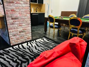 Posedenie v ubytovaní Capsule Street Art - Sauna- Jacuzzi - Playstation 5 - Billard - Netflix - Home cinéma - Terrasse