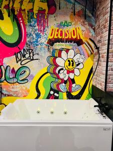Fotografia z galérie ubytovania Capsule Street Art - Sauna- Jacuzzi - Playstation 5 - Billard - Netflix - Home cinéma - Terrasse v destinácii Douai