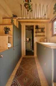 Kuchyň nebo kuchyňský kout v ubytování Tiny House Örebro