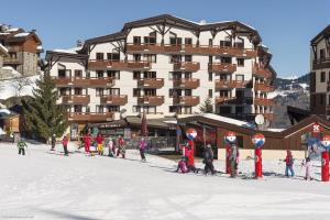 Tetamu yang menginap di Appartement La Tania 2 pièces garage dans chalet pied pistes