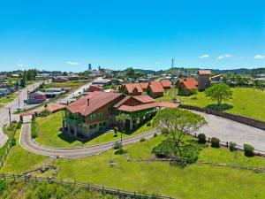 an aerial view of a house with a yard at Pousada Vereda do Sol in Cambara do Sul