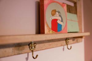 a wooden shelf with a picture of a woman at hej atelier Ferienwohnung in Heiligenthal