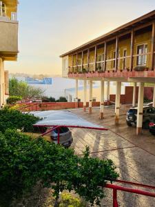 a building with a car parked in a parking lot at Descanso in Las Grutas