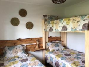 a bedroom with two bunk beds in a room at Bello Horizonte Lodge in Villarrica