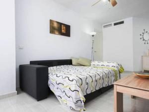 Apartment - 2 Bedrooms with Pool - 04419にあるベッド