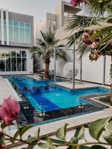 a swimming pool in the middle of a building at شاليه بالم ون الفندقي in Buraydah