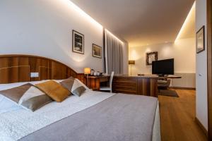 TV a/nebo společenská místnost v ubytování Grand Hotel Gortani