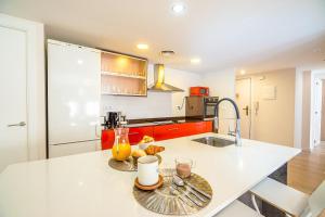 a kitchen with a white counter top and a sink at CARTAGENAFLATS, Apartamentos Anfiteatro Romano in Cartagena