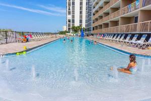 Bazén v ubytování Sunset Haven at Destin's Pelican Beach Resort nebo v jeho okolí