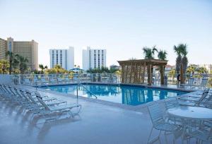 Bazén v ubytování Sunset Haven at Destin's Pelican Beach Resort nebo v jeho okolí