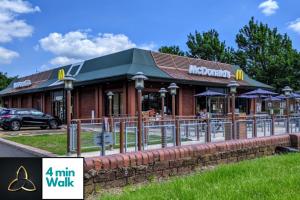 Billede fra billedgalleriet på Modern 4 bedroom home ideal for Contractors, Groups and families ,FREE parking for multiple vehicle's i Birmingham