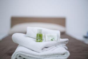 Кровать или кровати в номере Le Dantesche Boutique Apartments +96 фотографий