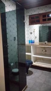 a bathroom with a blue toilet and a sink at Pousada e Hostel VILA MARINA in Salvador