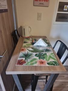 a table with a table cloth on top of it at BEM Apartamento in Salta