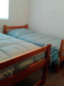 two beds sitting next to each other in a room at 2 Poniente con 3 Norte HERMOSOS Departamentos in Viña del Mar