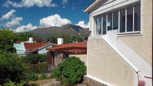 Una imagen general de la montaña o una montaña tomada desde la casa de vacaciones