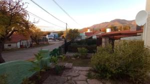 Una imagen general de la montaña o una montaña tomada desde la casa de vacaciones