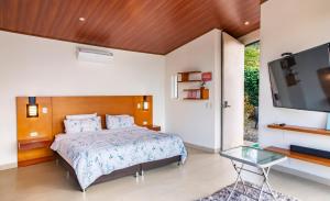 Ένα ή περισσότερα κρεβάτια σε δωμάτιο στο Sunset Palm Lodge +37 φωτογραφίες