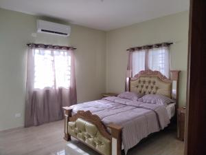Postel nebo postele na pokoji v ubytování Cabrera Family Villa