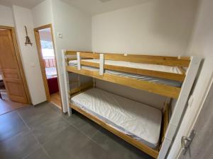 Posteľ alebo postele v izbe v ubytovaní Appartement contemporain, spacieux et lumineux, dans une résidence calme à Châtel, proche des pistes! - FR-1-693-84