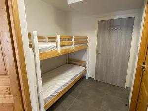 Posteľ alebo postele v izbe v ubytovaní Appartement contemporain, spacieux et lumineux, dans une résidence calme à Châtel, proche des pistes! - FR-1-693-84