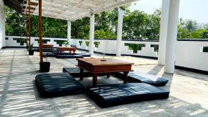 Balkón nebo terasa v ubytování Madiha Surf House Lanka