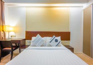 Postel nebo postele na pokoji v ubytování Greystone Centrestage PJ