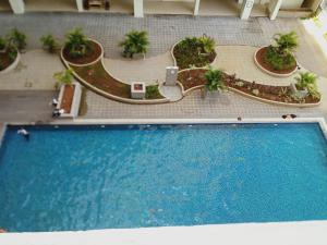 an overhead view of a swimming pool in a building at De Green Inn Serua in Dukuh +9 photos