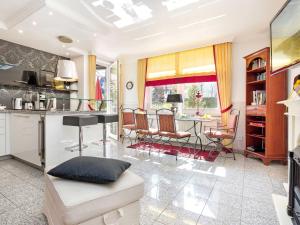 Η κουζίνα ή μικρή κουζίνα στο Villa A Cappella - WG 1 "Gelbe Orchidee"