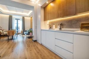Kuchyňa alebo kuchynka v ubytovaní Olivia Suites Apartments
