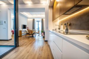 Kuchyňa alebo kuchynka v ubytovaní Olivia Suites Apartments