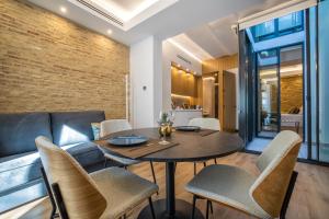 Posedenie v ubytovaní Olivia Suites Apartments