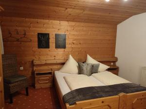 Posteľ alebo postele v izbe v ubytovaní Alpenblühn Appartements Tschagguns