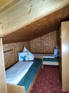 Posteľ alebo postele v izbe v ubytovaní Alpenblühn Appartements Tschagguns