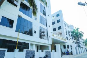 a view of the front of the hotel at KKM International kk in Kanyakumari