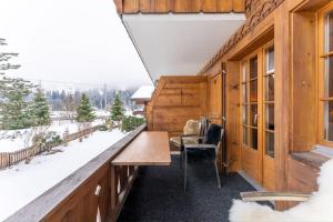 Charming Alpine Apartment Gstaad að vetri til