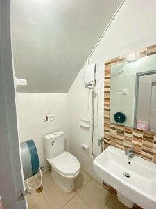 Koupelna v ubytování Sleepbox Hostel Suratthani