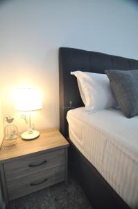 Posteľ alebo postele v izbe v ubytovaní Zennova Sirene Luxury Studios