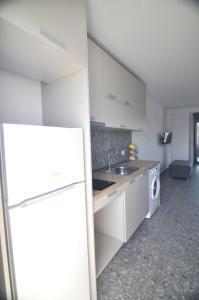 Kuchyňa alebo kuchynka v ubytovaní Zennova Sirene Luxury Studios