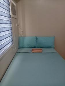 a bed in a room with a window at Sunvida Cebu in Cebu City