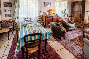 Posedenie v ubytovaní Maison charmante au Pouliguen avec accès direct à la plage