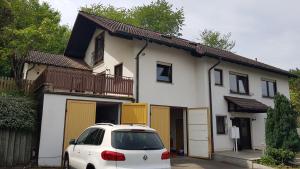 Budova, kde se apartmán nachází + 2 fotografie